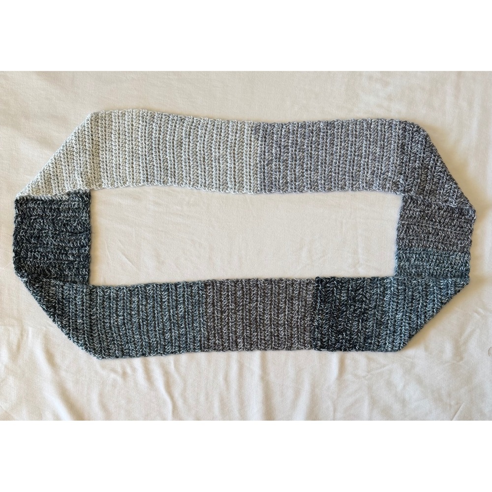 Handmade Crochet Infinity Scarf Grayscale Ombre Chunky Knit Loop Scarf Gray - Picture 2 of 4